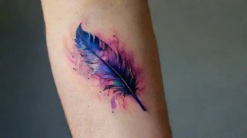 Tatuaje realista y vibrante en acuarela
